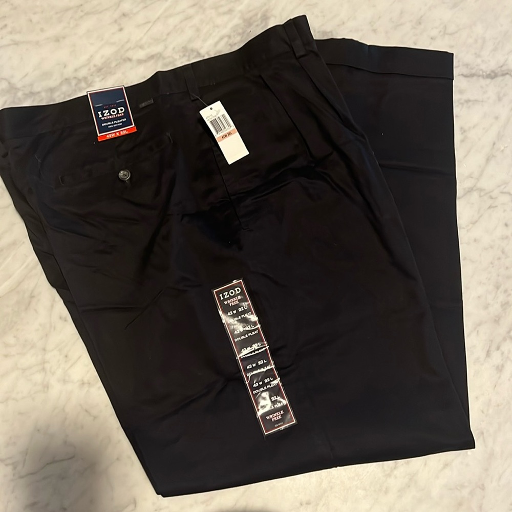 NWT Izod Black Men’s Classic Fit, Double Pleat, Wrinkle Free Pants. 42x32 - G12